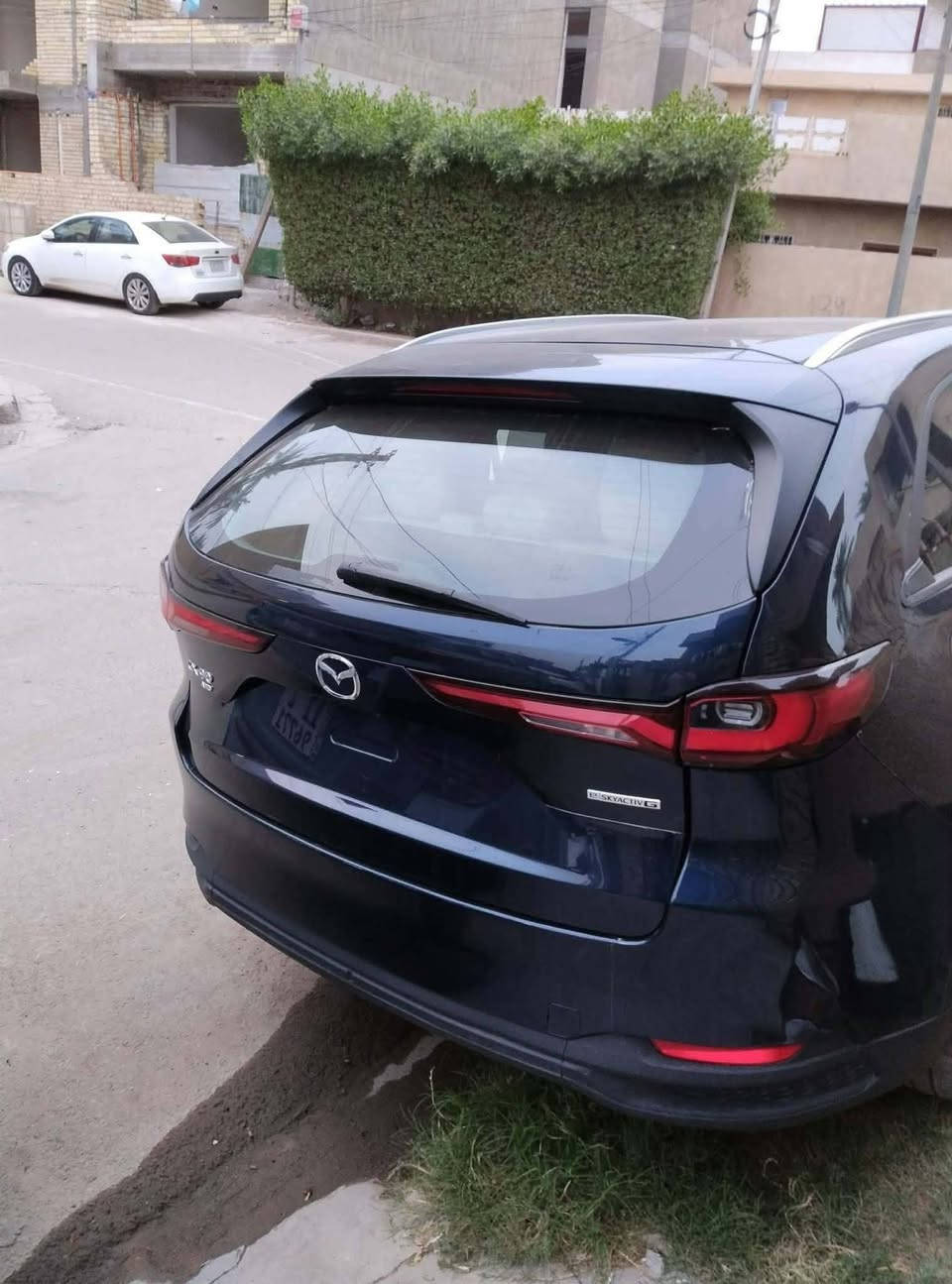 #السلام_عليكم
مازدا cx90 موديل ٢٠٢٤ هايبرد بلكن 
رقم بغداد باسمي السيارة .
فول مواصفات يعني رادرات فتحة تدفئة بالكشن تبريد ثلاث قطع ..... الخ .
 ماشية ٩ الاف 
صور الحادث بالمنشور 
البنيد والجنطة مبدل بلادي وصبغ جاملغ خلفي
المكان الدورة شارع ابو الطيارة 
 السعر 255$
***********
