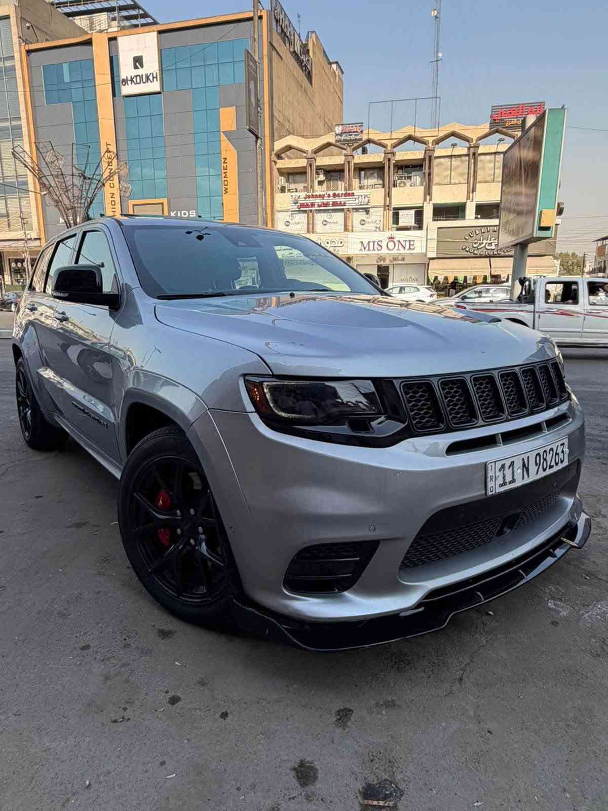 جيب SRT • ٦٤٠٠ • كلين تايتل
