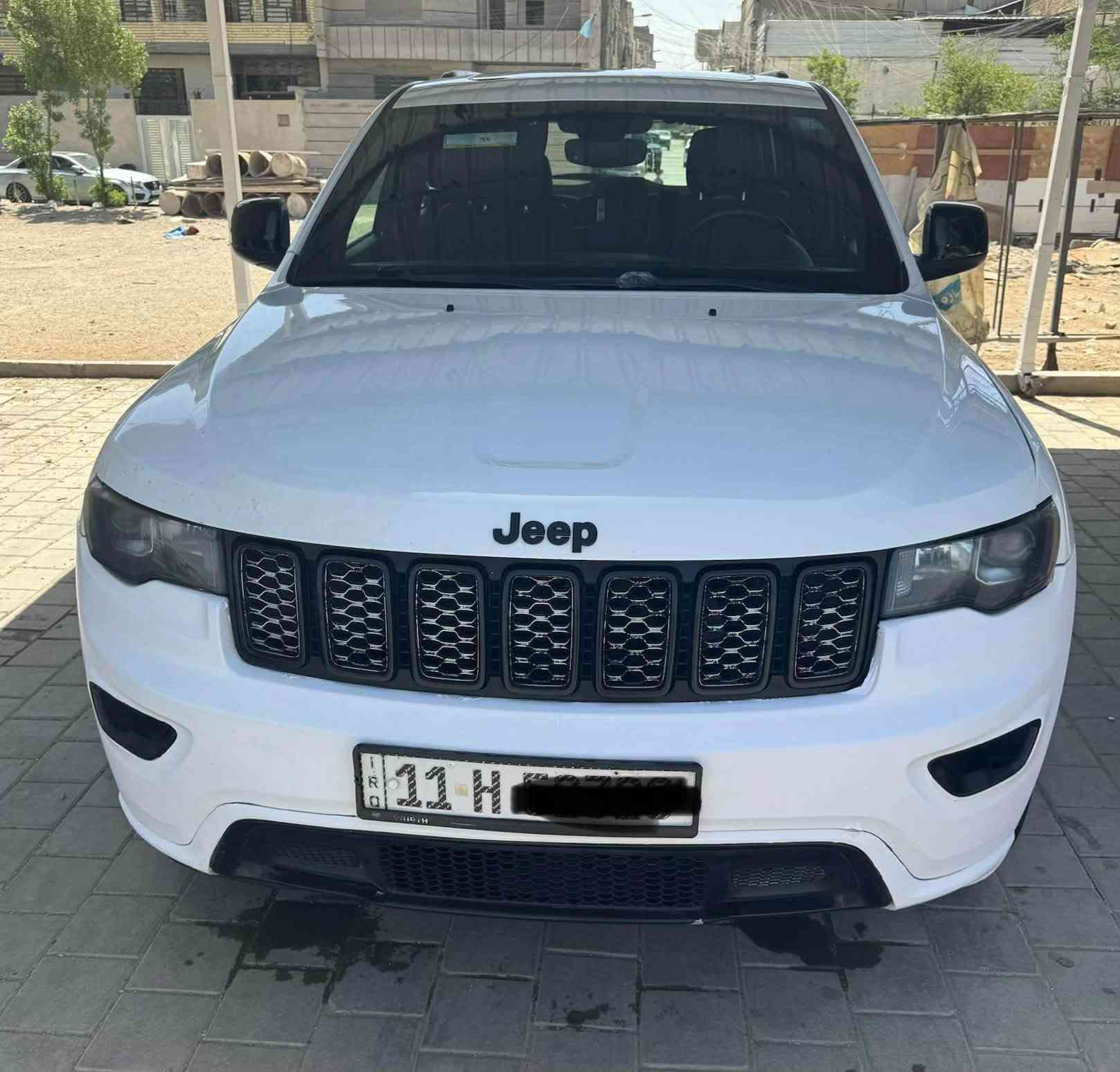 جيب كراند شيروكي امريكي
موديل 18 لون ابيض رقم بغداد

مواصفات 
محرك  V6 3.6
بانورامـا 
ماشيه 87الف
قطعتين تبريد
كشن سايق كهربائي 
كشنات تدفئه + تبريد 
ويل 20 اسود
ستيرن تدفئه + تبريد
صندوك كهربائي 
وبيها خير مواصفات 

# الضرر موضح بالصور وسونار  # السعر 235

موقع بغداد رقم ***********

نص مكتوب في الصور:
- cherokee » Jeep Grand Cherokee Laredo 2018 White 3.6L 6 vin: 1C4RJFAG5JC396607
- Jeep Grand Cherokee Laredo 2018 White 3.6L 6 vin: 1C4RJFAG5JC396607
- Final bid: $18800
- Auction: Copart SOLD
- Lot number: 54877338
- Date of sale: 21.02.2019
- Year: 2018
- cherokee » Jeep Grand Cherokee Laredo 2018 White 3.6L 6
- vin: 1C4RJFAG5JC396607
- Jeep Grand Cherokee Laredo
- 2018 White 3.6L 6 vin:
- 1C4RJFAG5JC396607
- BidFax.info
- cherokee > Jeep Grand Cherokee Laredo 2018 White 3.6L 6
- Lot number: 5487733
- MR. CLEAN CAR
- ***********
- ***********
- ابو يوسف
- ابو سيف
- جهه السائق (جاملغ الامامي)
- جههه السائق (جاملغ خلفي)
- بارد
- سليم
- جهه الراكب (جاملغ الخلفي)
- جهه الراكب (جاملغ الامامي)
- معجون ومفتوح
- تبديل
- معجون
- صيغ