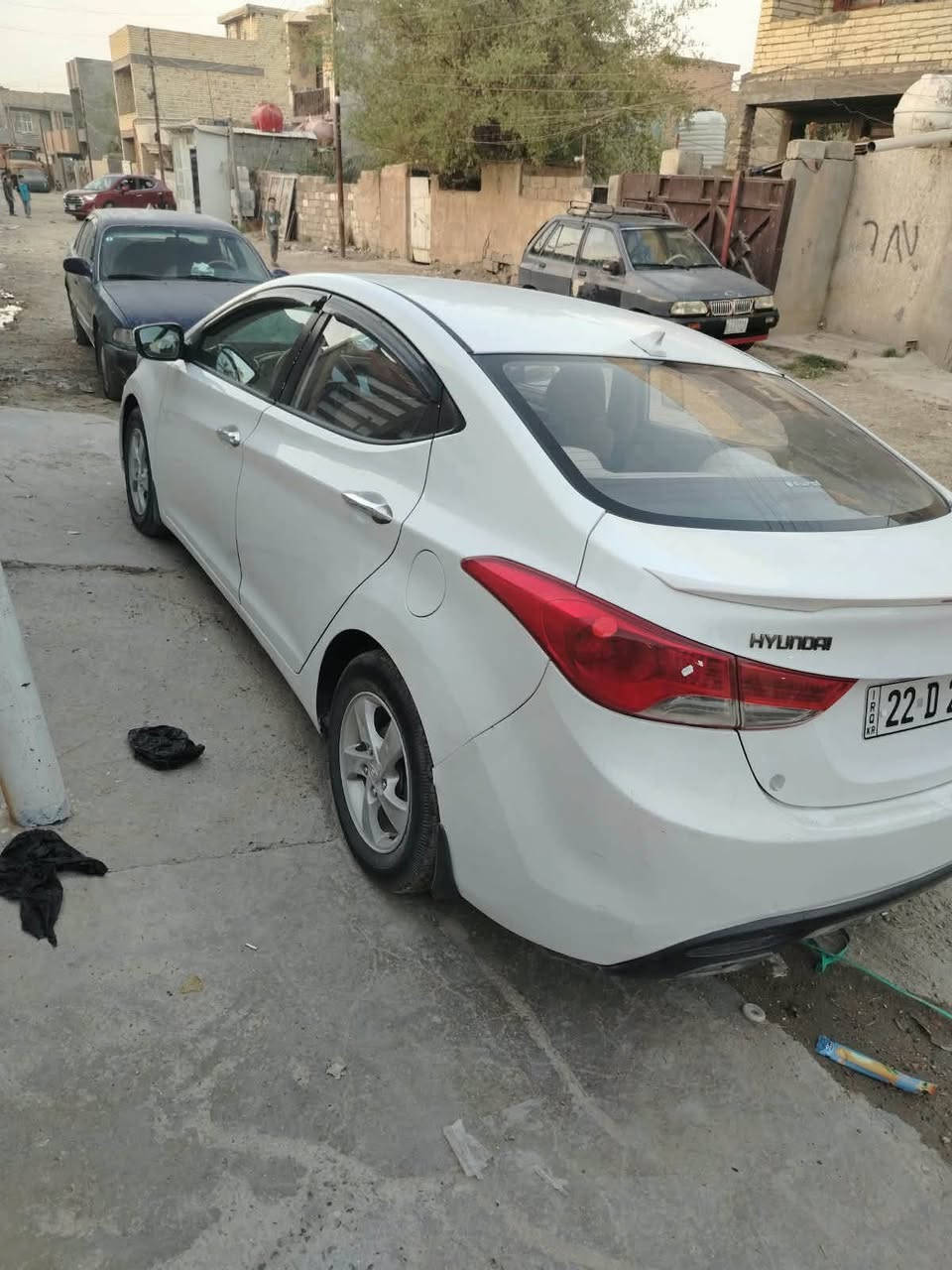 السلام عليكم الانترا  للبيع موديل 2012 أربيل محرك الف و600 دكشن عالي السياره حلوه  بيها رشات صبغ واضحه ب صوره السعر 80&وبيها مجال حك الجيه  ***********
