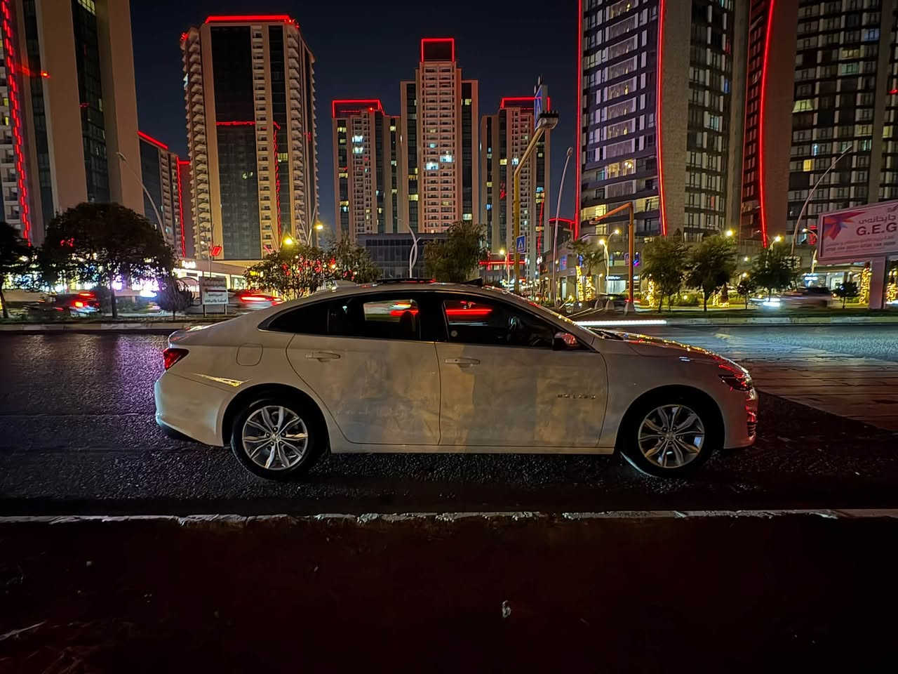 شوفرليت ماليبو موديل ٢٠٢٤ بانوراما يعني lt2 فول الفول بدون قطرة صبغ عدا الدعامية الامامية وبدون تعديل وبدون تبديل وبدون اي دواخل  مكفولة حتة بدون ايرباك حتة ايرباكات السقف مطاك  مكفولة من الاخير وين ميعحبك افحص ماشية السيارة ٦٣ الف كيلو متر وليس مايل وهستوني مبدل دهن الكير والمحرك يم وكالة موتول عليهة ادامة كاملة وتايراتهة جديدة قبل شهر مبدلهن وشادلهة منظومة زينون اصلي مو تجاري 
السيارة رقم اربيل باسمي شخصياً مو مال معرض ومكانهة باربيل 
سعر السيارة ١٤٣ ورقة وبيهة مجال قليل لان كلش نظيفة ربع متصرف عليهة 
رقم الهاتف *********** واتساب
