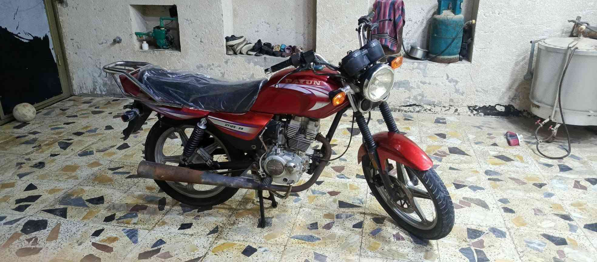 للبيع أصولي موديل 18نضيف مكينه تبخر فقط مكان الحولي ١٠٠
***********.تريد الدراجه تجي تشوف وتفحص لاتكلي شبيها تجي واشوف 
ب٧٥٠
