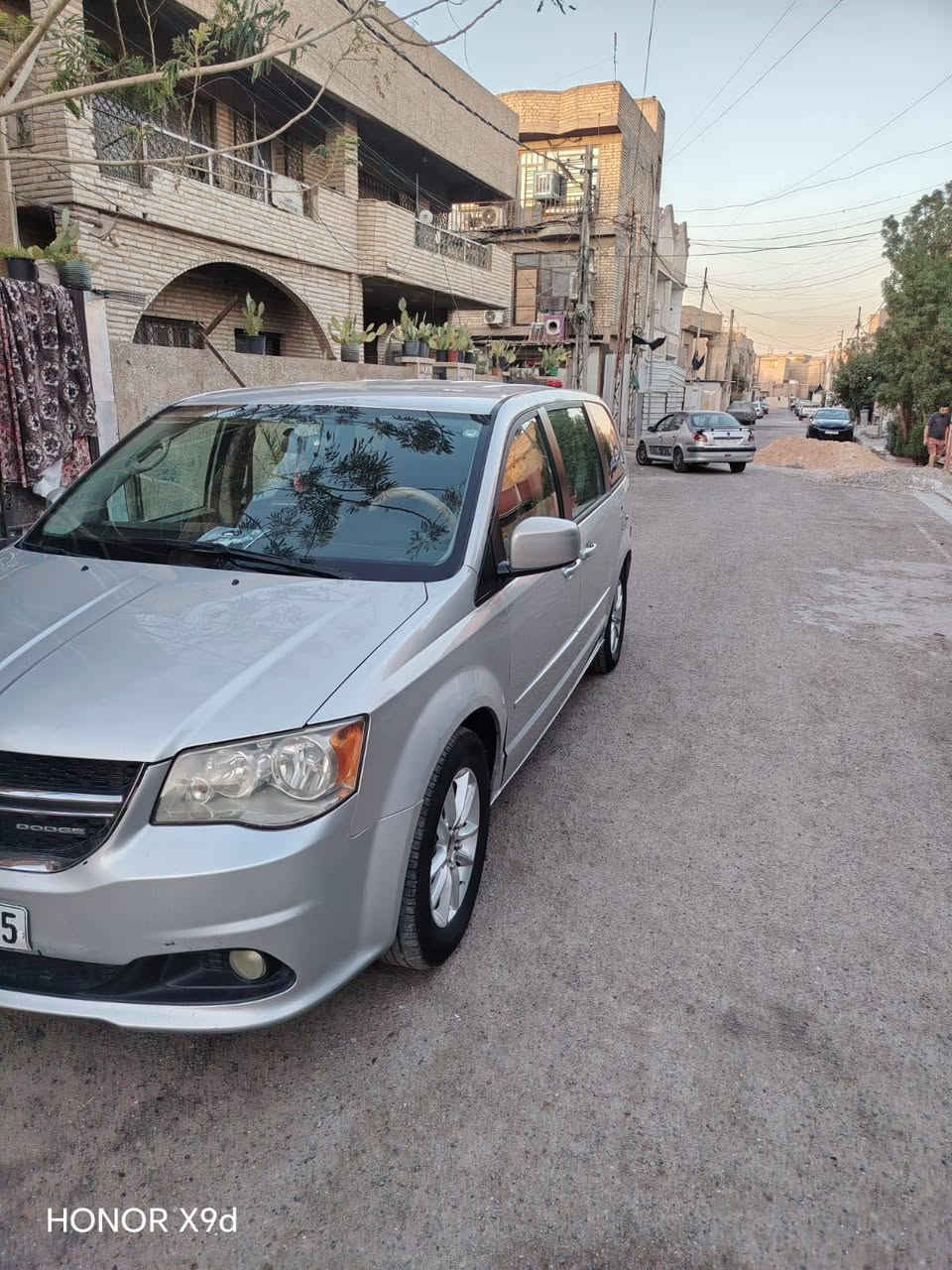 @السلام عليكم دوج كرفان موديل 2012 مكينة وكير كفاله تبريد ثلاث قطع بيبان ميكانيكي السياره داخله كلين وهنا انطخت ابو ستوته ونصبغ الجاملغ
بدون دواخل رقم اربيل شمالي بسمي شخصيا تحويل مباشر
سنويه جديده ورقم دولي تخم تاير وصدر ومشط كله جديد
جاهزه ربع متصرف عليها واحلى من الصور السونار مرفق
 مكاني بغداد الكرخ قرب تقاطع درويش السعر 117 وبيها مجال
***********
