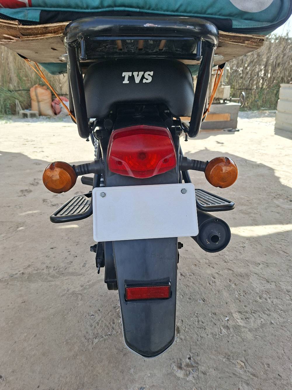 السلام عليكم دراجه TVS للبيع موديل 23 نضيفه كلش واي نقص مابيهه اوراقهه كامله من معرض وعندي مكاتبه بيهه كله اصولي دراجه حلوه وناعمه ماشيه 750 كيلو حته مو الف يعني زيرو السعر مليونين و 100 وبيهه مجال مكاني بغداد الوزيريه وهاذ رقمي *********** اي سؤال اتصل او راسل