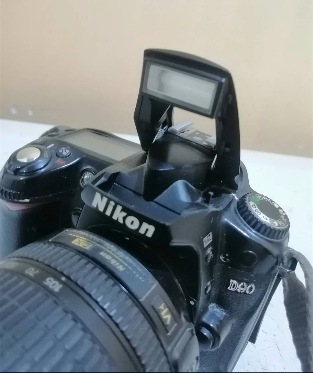 كامرة تصوير فيديو وفوتوغراف nikon D 90 عدسة اصلية 18-125 كامرة نظيفة للبيع السعر 250 الف ***********  ***********
