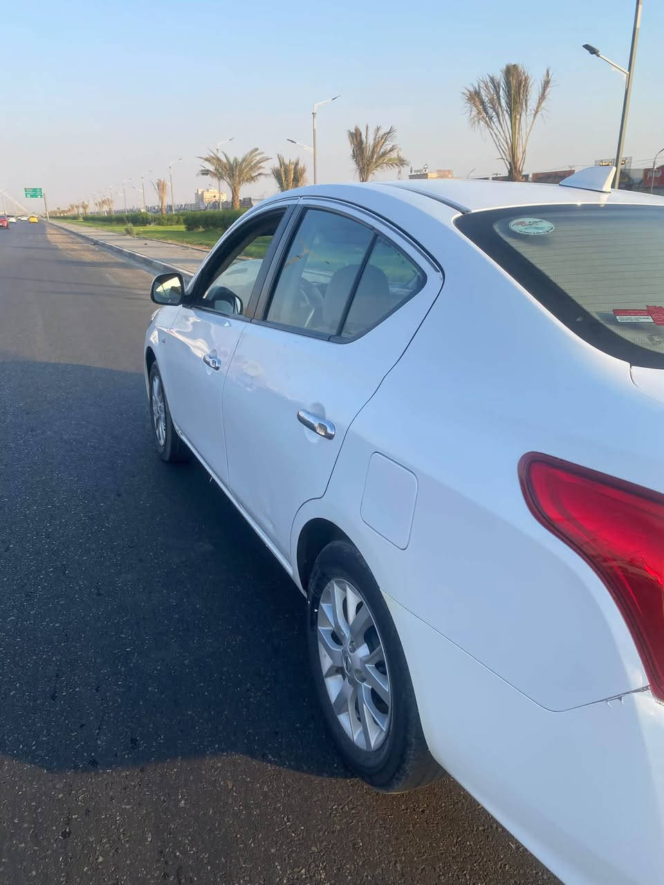 السلام وعليكم نيسان سني هندي ام البليته الزركَه سياره كفاله من الضربه والصبغ والتبدل بس بيه رصعه بالباب صغيره السياره 4 ويل كب تبريد امامي خلفي جام اربعه كهربائي السياره ماشيه 66 السعر 122 وبيه مجال العنوان البصره 
للاستفسار هاتف ***********

