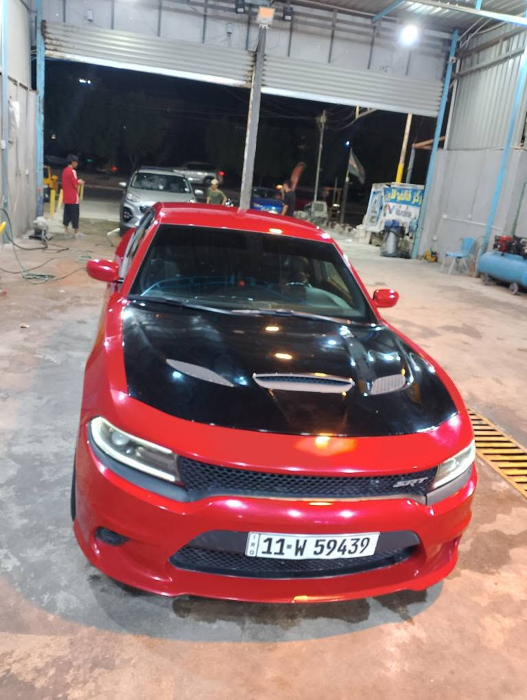 السلام عليكم 
بدون مراوس 
جارجر 2017 SRT أصل
رقم بغداد دولي تحويل مباشر
مكينه 6400 بيه نظام ايكو بلادي صرفه حلو 
سياره فول للاخير عده فتحه 
حادث امريكا جاملغين وبنيد بدون شواصي 
وبلعراق نطخت بابتين جهه سائق تبديل نفس لون 
يعني عندك قطعتين صبغ وقطعتين نفس لون مبدلات وبنيد محدث اسود 
المواصفات 
شاشه جبيره وكامره خلفيه وحساسات 
كشنات مختمه SRT حضن مخمل وجلد 
كشنات ثنينهن كهرباء وتدفئه وتبريد وخزن ميموري وكشنات خلفيه تدفئه
ستيرن كهرباء وتدفئه 
سستم صوت الباين 
رادار جانبي ومري قلاب ع البك 
لانج كانترول ومودات قياده 5 
دكمه SRT 
ماشيه 90 الف
فجوج بريمبو 6 بستم 
فلنجات مشيفه 
دبلات صفر ام ماطور يشتغل حسب نظام الي مشغل بي سياره
اكسل قفل 
كاج كان
عليه كزوز موبار ودبات سود كاتم ع ريمونت تفتح وتسد صوت
ويل 20 اصلي مو تجاري الابلادي مال امريكا بيهه
وباقي مواصفات معروفه نقصه فقط فتحه 
كير ومكينه وصدر وتبريد مكفولات 
مكانه بغداد سيديه 
السعر 145 مجال كلش قليل حك جيه 
*********** بغداد, العراق
