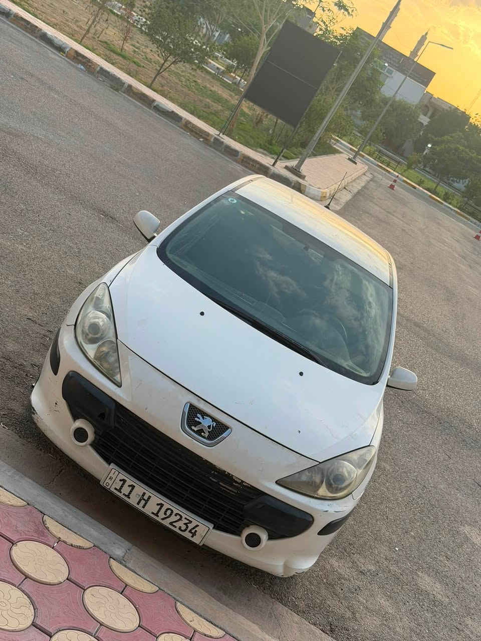 بيجو ٣٠٧ فرنسي ٢٠٠٦
بابين وجاملغ صبغ 
مكينه كير تبريد صدر كله مكفول 
سياره جاهزة تبريد ثلاجة 
سعر ٤٩$ 
رقمً انكليزي جديد باسمي هزه جديده 
مكاني بغداد عامرية 
***********
