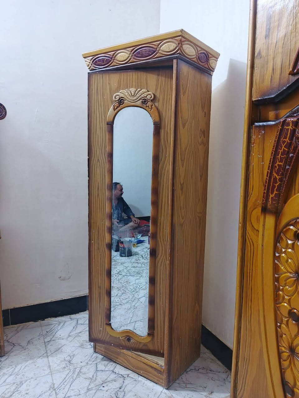 غرفة اخشاب • نضيفة • توصيل