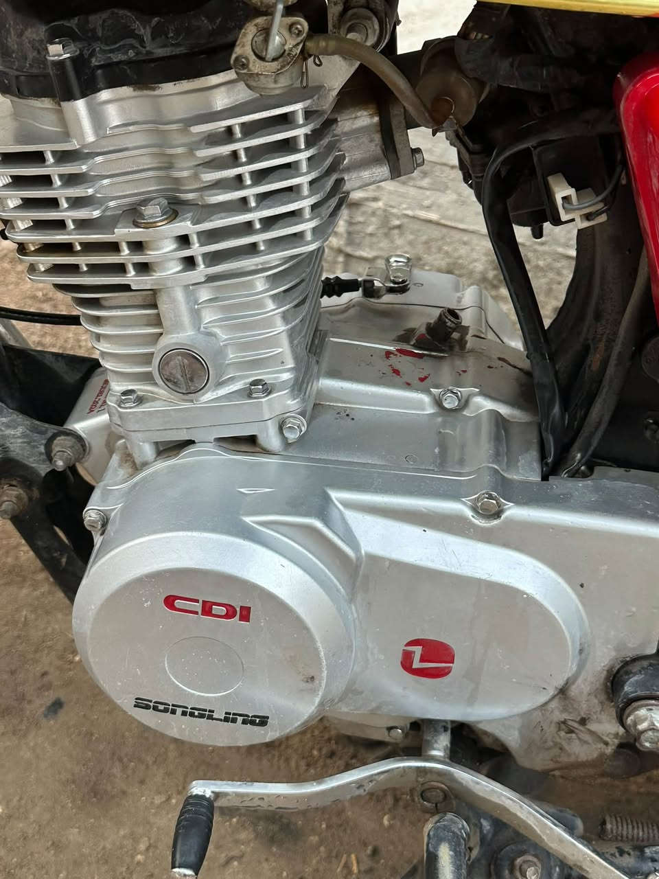 اربعه كير سونك. اوراق سكنر      سعر ٧٠٠   قفل. و كلشي كامل اشاير عداد هورن و بريكات و دبلات و كهرباىيات شغاله  و نضيفه مكان حسينيه كربلاء   ***********
