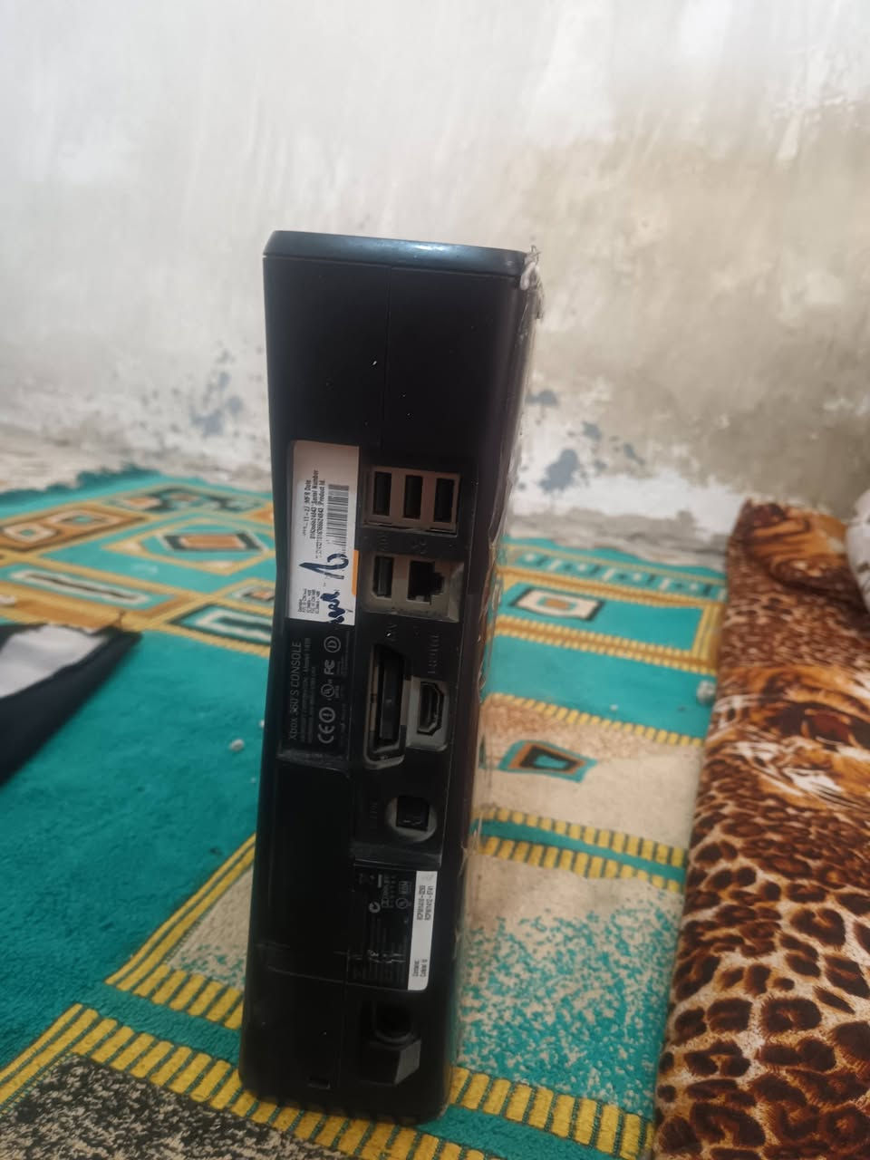 xBox 360 فول نضافه وياا هارد واربع جوستكات سعر 100 الف
***********
