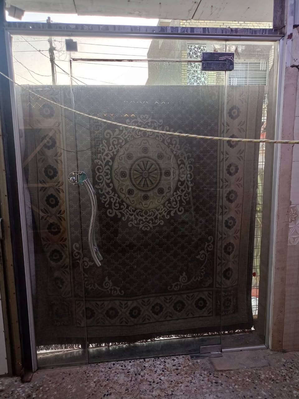 السلام عليكم...
جامخانة للبيع نظيفه كما موضح بالصور 
عرض.1.75
طول.2.28
بغداد جهة الشعب الثعالبة
اي استفسار..
***********
