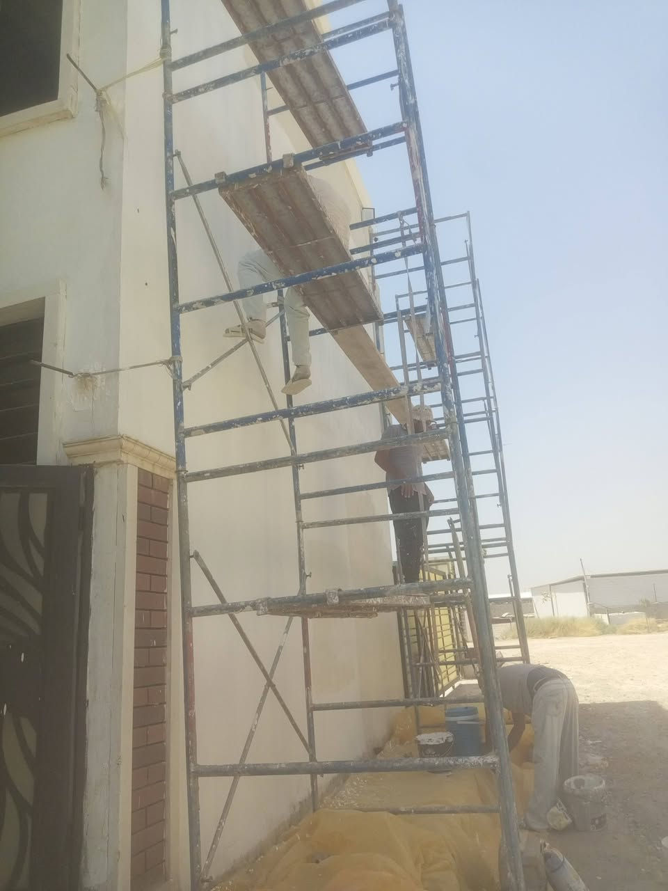 السلام عليكم
كادر طلس وصبغ وديكورات داخلي خارجي وتركيب فوم + ايبوكسي 
مستعد لإستلام المواقع والشقق والمحلات بخبرة عمل طويلة ومصداقية في المواعيد

للتواصل عبر المسنجر او مكالمات عبر الرقم ***********
او واتساب 00963988689655
