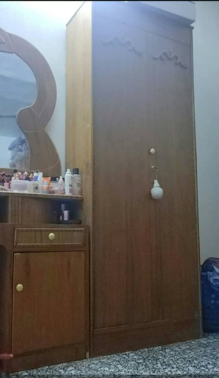 السلام عليكم غرفت اخشاب جديده بل باكيت مكانه الديوانية سعر 650وبيه مجال الرقم. ‏‪***********‬‏
