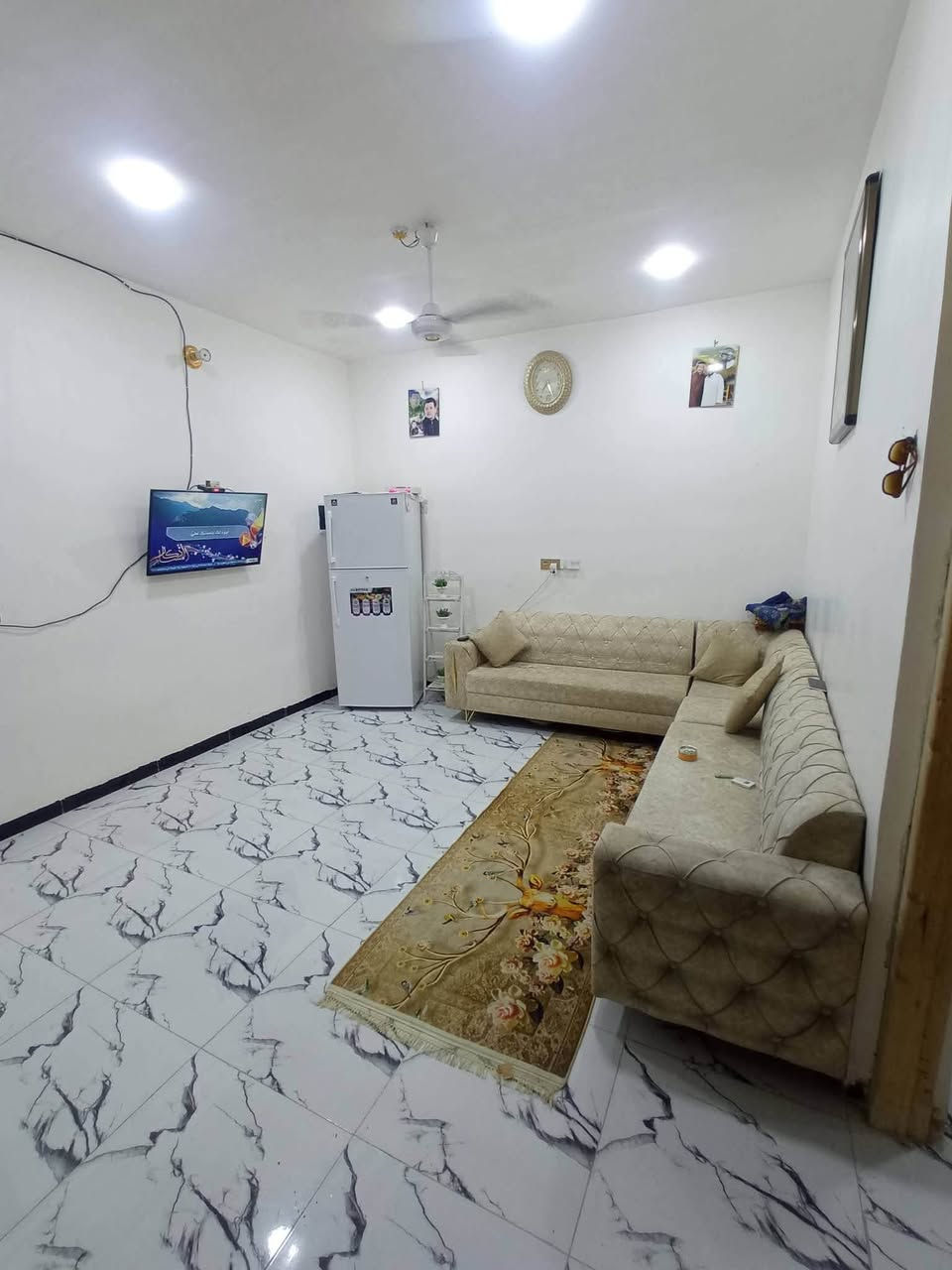 سلام عليكم عندي بيت للبيع مساحه ١٢٢ بحي ذويب الاول بيت كلش حلو مرتب وهاي صور كدامكم وبيت كلش مناسب سعر ٤٥ وبي مجال

تواصل عل هاذا رقم ***********
