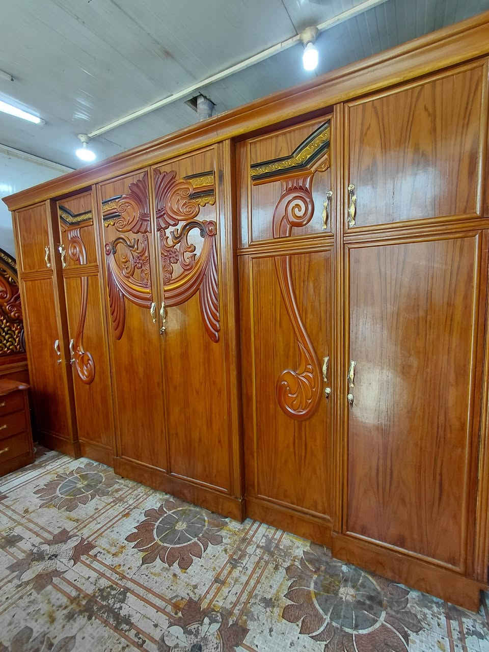 غرفه نوم ام السته طابقين داخل وخارج صاج ضهر جرجوبه وصاج  زاويه كنتوري خمسه ملم عنوانه كوت حي الجهاد شارع النجارين نجارة ومعرض الحجامي الاتصال او مراسلة الصفحه سعره مع الشد والنقل علينه داخل الكوت ***********

