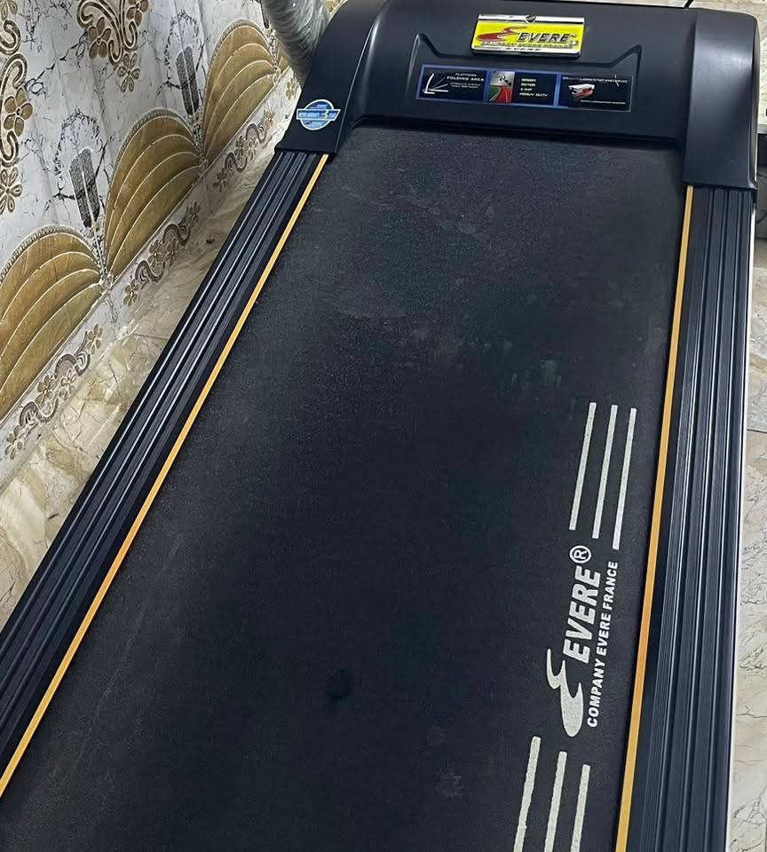 جهاز جري • نظيف • استعمال قليل