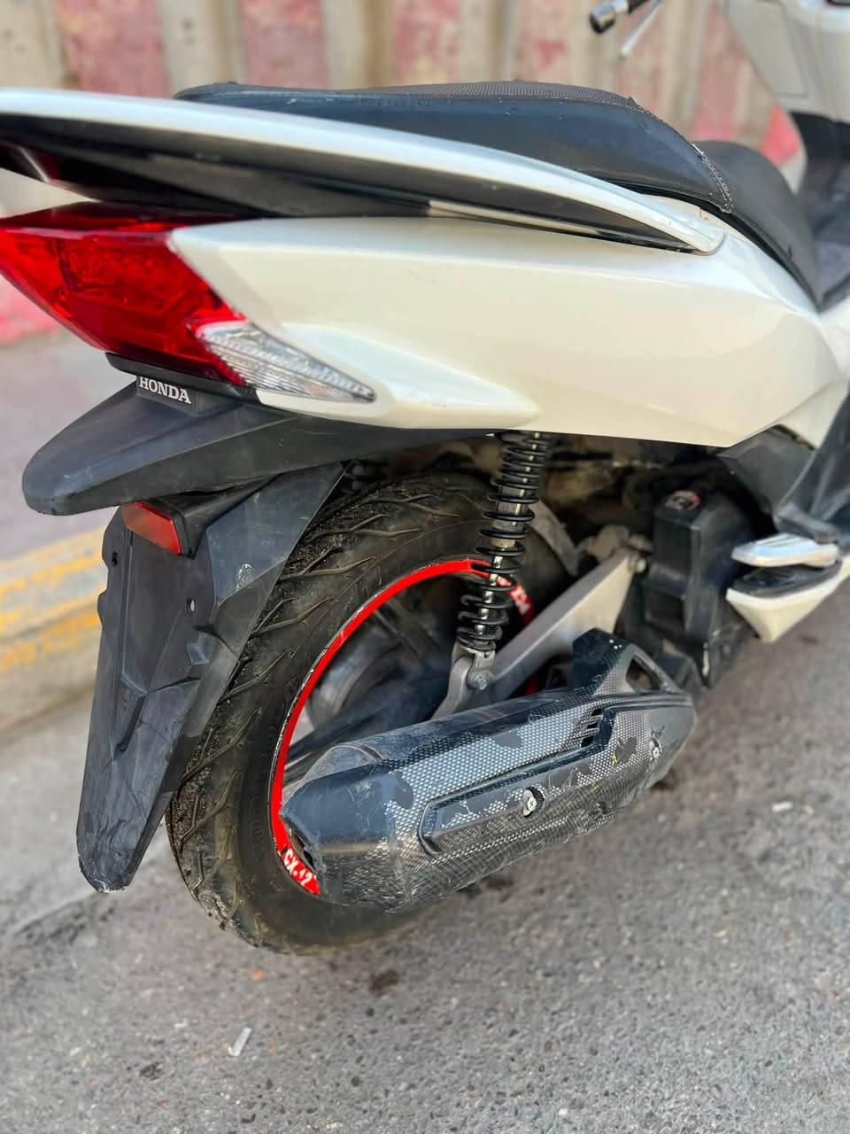 سلام عليك bcx جيل ثاني ياباني مكينه 150 دراجه نضيفه كهربائياتها كلها  شغاله ستاند كهربائي دراجه بيها نقص بريك خلفي فقط دراجها رايدها بمليون و650 وبيها مجال للشراي 
***********
