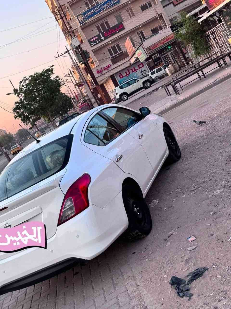 سلام عليكم نيسان سني هندي اصل بليته زركه 
رقم اربيل بسمي تحويل او وكاله رقم جديد سنويه جديده كامله وجاهزه السياره مكينه كير تبريد حداده كهربائيات كفاله عامه 
الضرر موضح بلسونار نضيفه وجديده السياره مابيه نقص برغي 
السعر ١٠٠$وبيه مجال قليل بدون زحمه عليك السعر ميفيدك عوف المنشور السوك والكروبات كلشي بي والسعر التريده انته 
والسياره مال جناي ماشيه ١٣٠ألف المكان بغداد البياع حي العلام 
التصال *********** واتس اب وتصال خط فقط تعجبك السياره والسعر يعجبك اخليك علئ راسي ميعجبنك اعبر المنشور تحياتي للجميع

نص مكتوب في الصور:
- الخميس
- خلیج