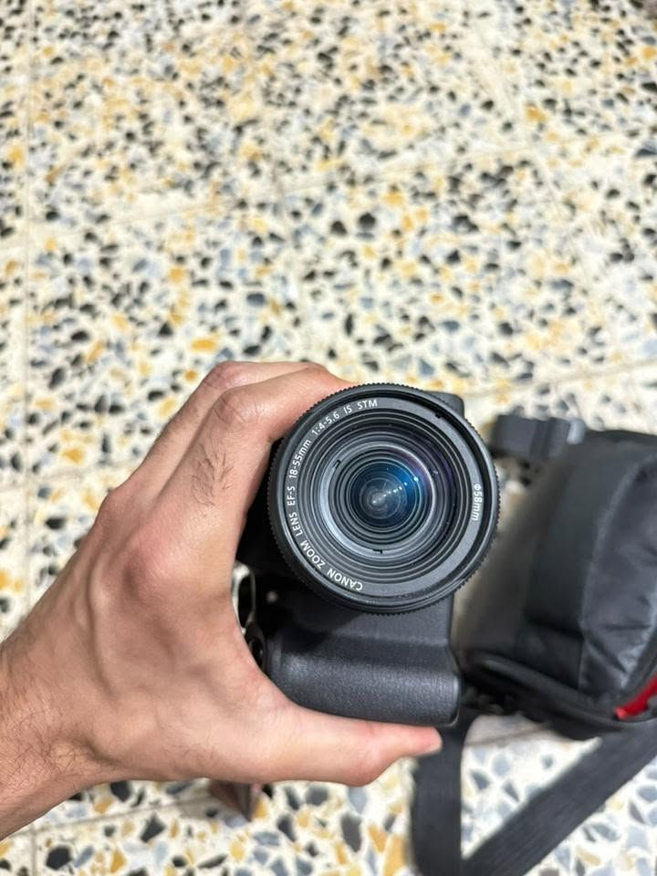 📸 للبيع Canon EOS 850D

كاميرا بحالة ممتازة جدًا، استخدام شخصي ونظيف، خالية من أي عطل أو خدش مؤثر، جاهزة للاستخدام مباشرة.

المواصفات:

* دقة 24.1 ميغابكسل.
* تصوير فيديو 4K وFull HD.
* شاشة متحركة تعمل باللمس.
* فوكس سريع وممتاز للصور والفيديو.
* مناسبة للتصوير الاحترافي وصناعة المحتوى.

الملحقات:
✔️ عدسة 18-55mm
✔️ البطارية الأصلية
✔️ الشاحن
✔️ كارد ريدر

مع حقيبة وحزام كتف

للأستفسار 
***********
