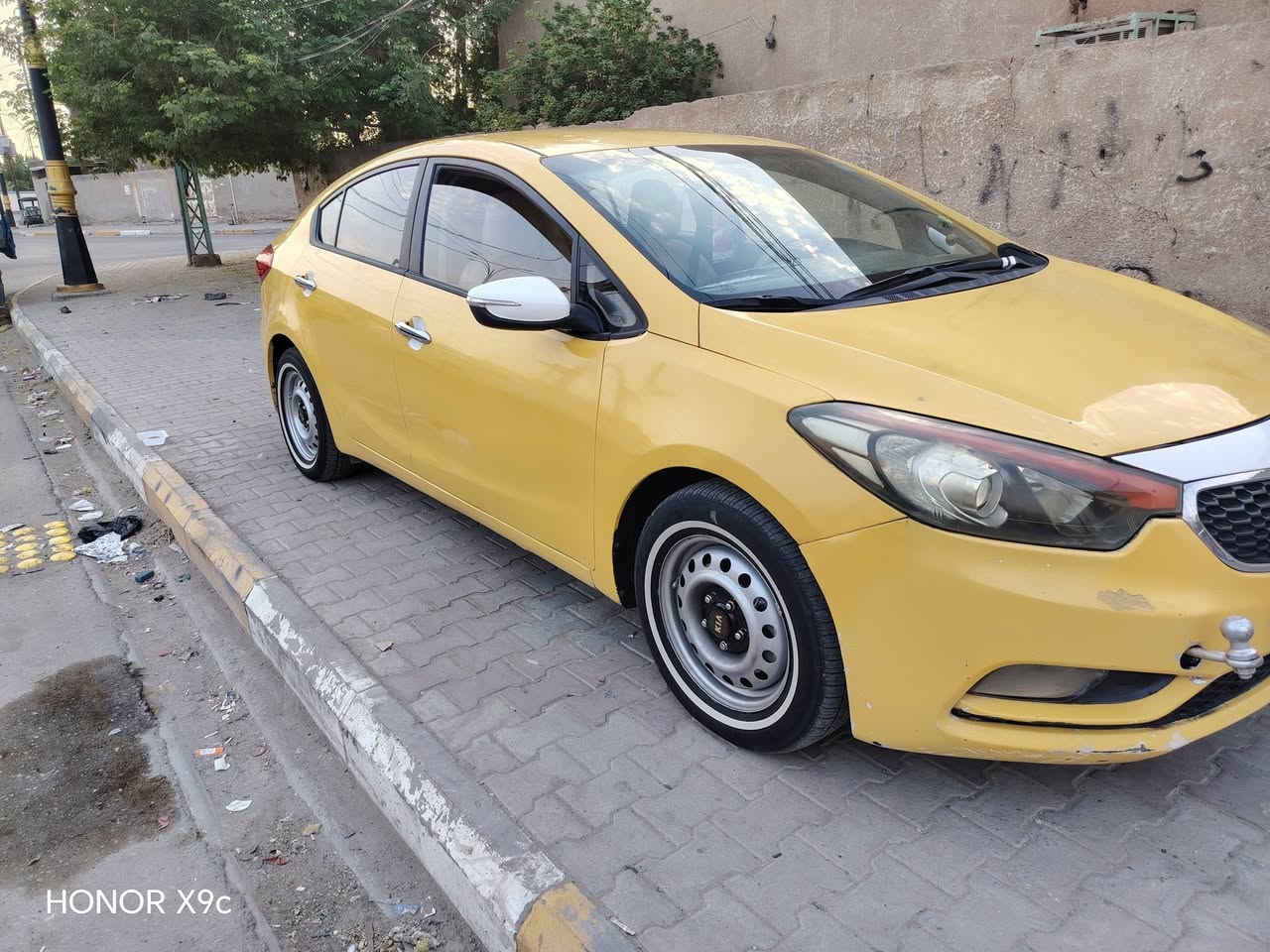 سلام عليكم سيراتو 2015جاهزه من كلشي خليجي السعر 110 وبيه مجال رقم الهاتف ***********

نص مكتوب في الصور:
- HONOR X9c