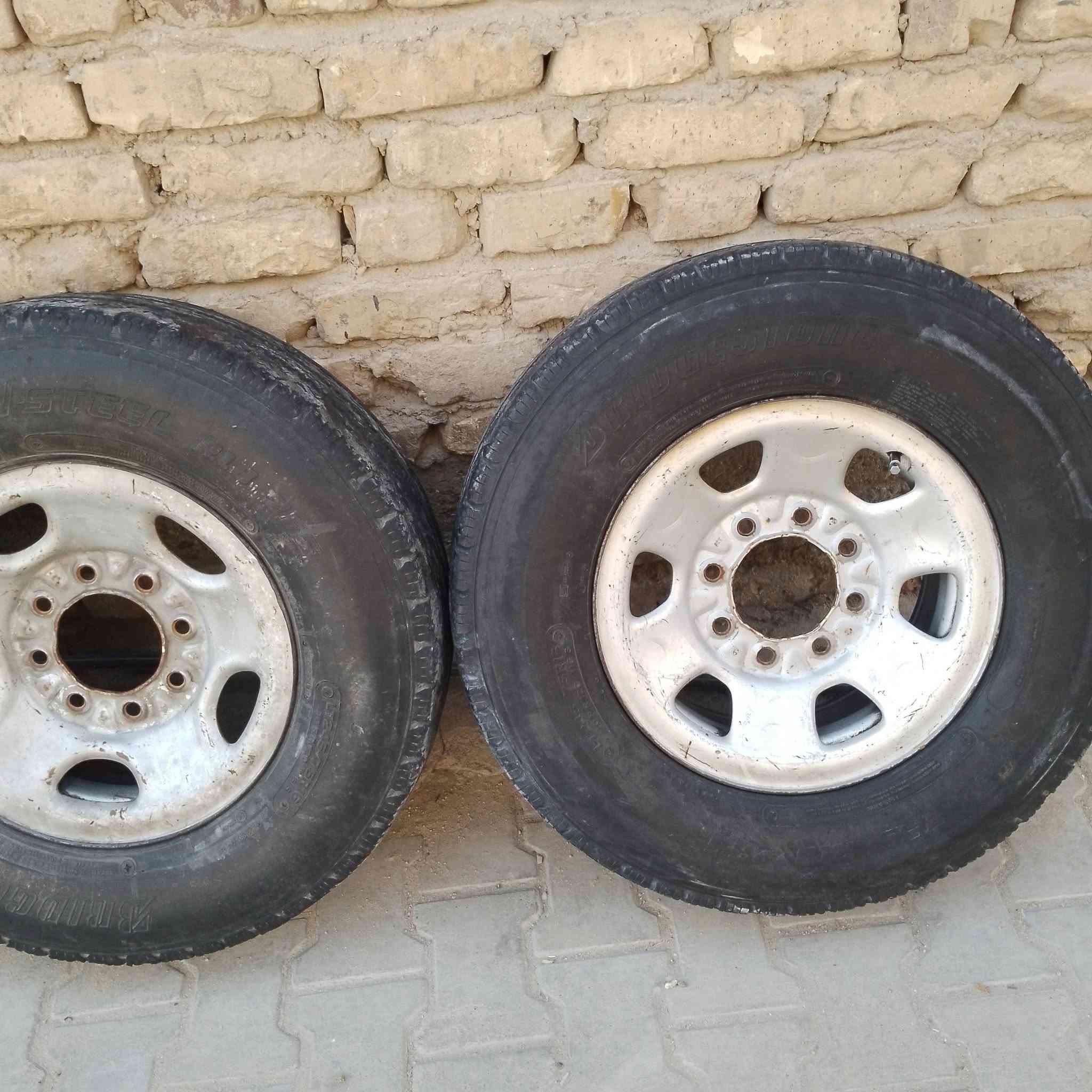 السلام عليكم
خمس تايرات ويا الوياله مال بهبهان 8 برغي 16 نص عمر وياله جدد بغداد شعله رقم ***********
