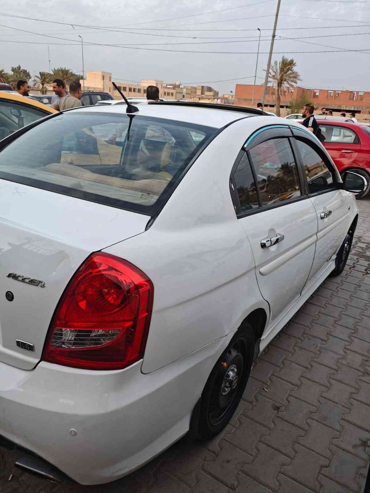 *********** ملاحضة مكلف بنشر اي استفسار اتصل ع رقم سلام عليكم هونداي اكسنت 2010 خليجي رقم اربيل بسم كردي مداور أو وكالة سيارة جديدة واحلة من صور محرك ١٦٠٠ اصل جديد 
تبريد ثلج منضومة جديدة تخم تاير اصلي كوري ستوني شادة حدادية جديدة امامي خلفي لايت زنون عالي ناصي كشاف زنون فتحة سقف محرك ١٦٠٠ اصل مو تحوير اشاير بل مري السيارة كفالة من ضربة
بيه قطعتين صبغ بدون دواخل 
السعر ٨٥ وبيه مجال وترهم مراوس 
تحياتي للجميع النجف, العراق
