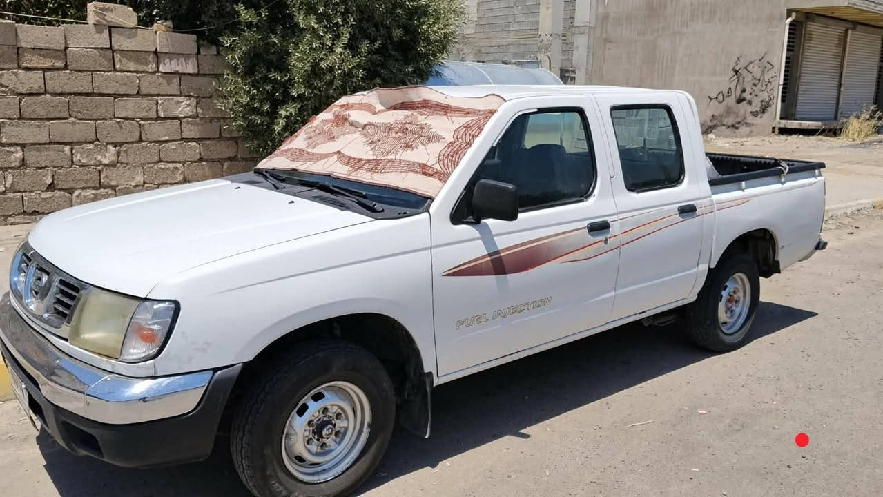 نيسان دبل قمارة موديل ٢٠٠٠
رقم سليمانية سنوية تنتهي ٢٨ وكاله عامه اباسمي 
صبغ عام للجمالية 
ضربة بيها جاملغ و بونيد بدون دواخل 
السعر ٦٥ و بيها مجال ***********
