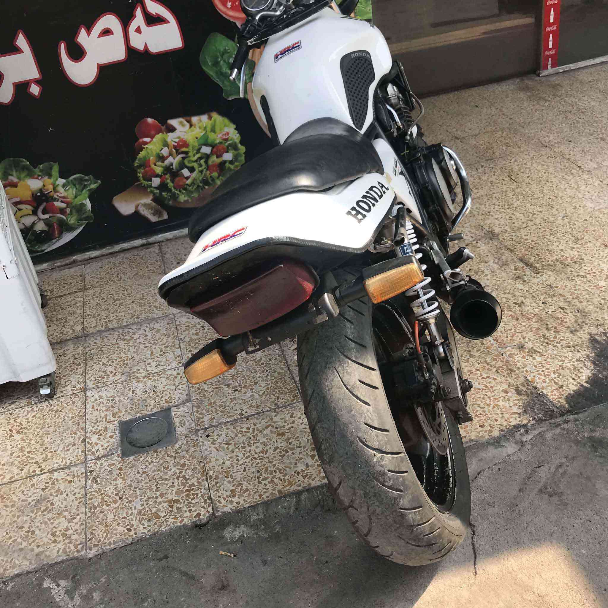 cb4 بۆ فرۆشتن
مەکینەی کراوەیە کەمێک دوکەڵیشی هەیە 
باقی کارەباییات و هەموو شتێکی بەشەرت بێ عەیب 
شوێن هەولێر عەنکاوە 
نرخ 650 دۆلار و کەمێک مەجال 
تکایە نەمە مەنێرن ئەوە ژمارەی خاوەنی 👇🏻
*********** أربيل, العراق
