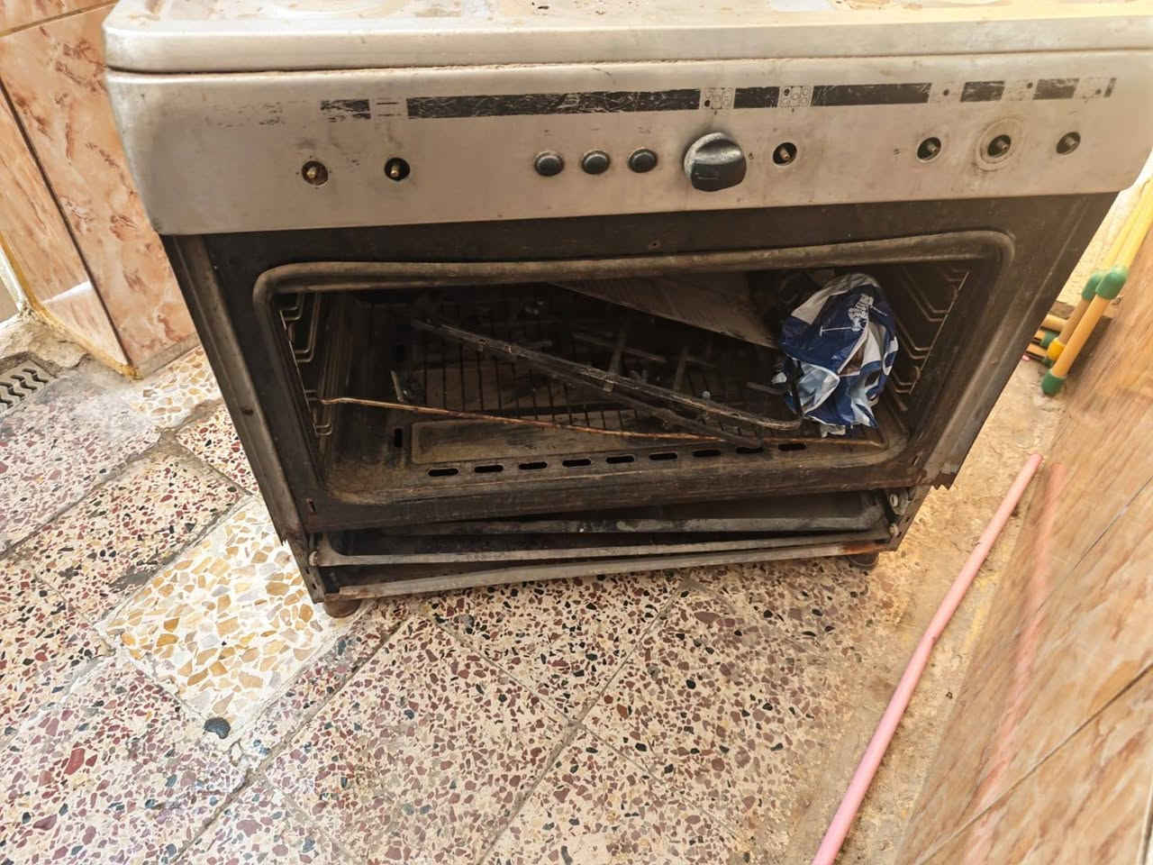 #طباخ ايطالي للبيع
عيونه موجودات للبيع كوم حديد
الكوت ***********
