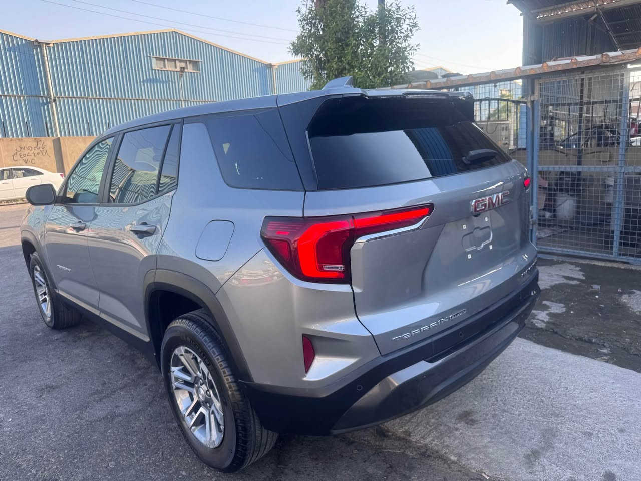 GMC TERRAIN 2025 ELEVATION 
تيران شكل الجديد 2025 
اللون رمادي 
قطعة صبغ 
حادث خفيف
ماشية 10 ميل فقط
وارد جديد
تترقم شمالي
السعر 210$
اربيل / شركة الوتين
موبايل ***********
موبايل ***********
واتساب اجاوب او اتصال مباشر أربيل, العراق
