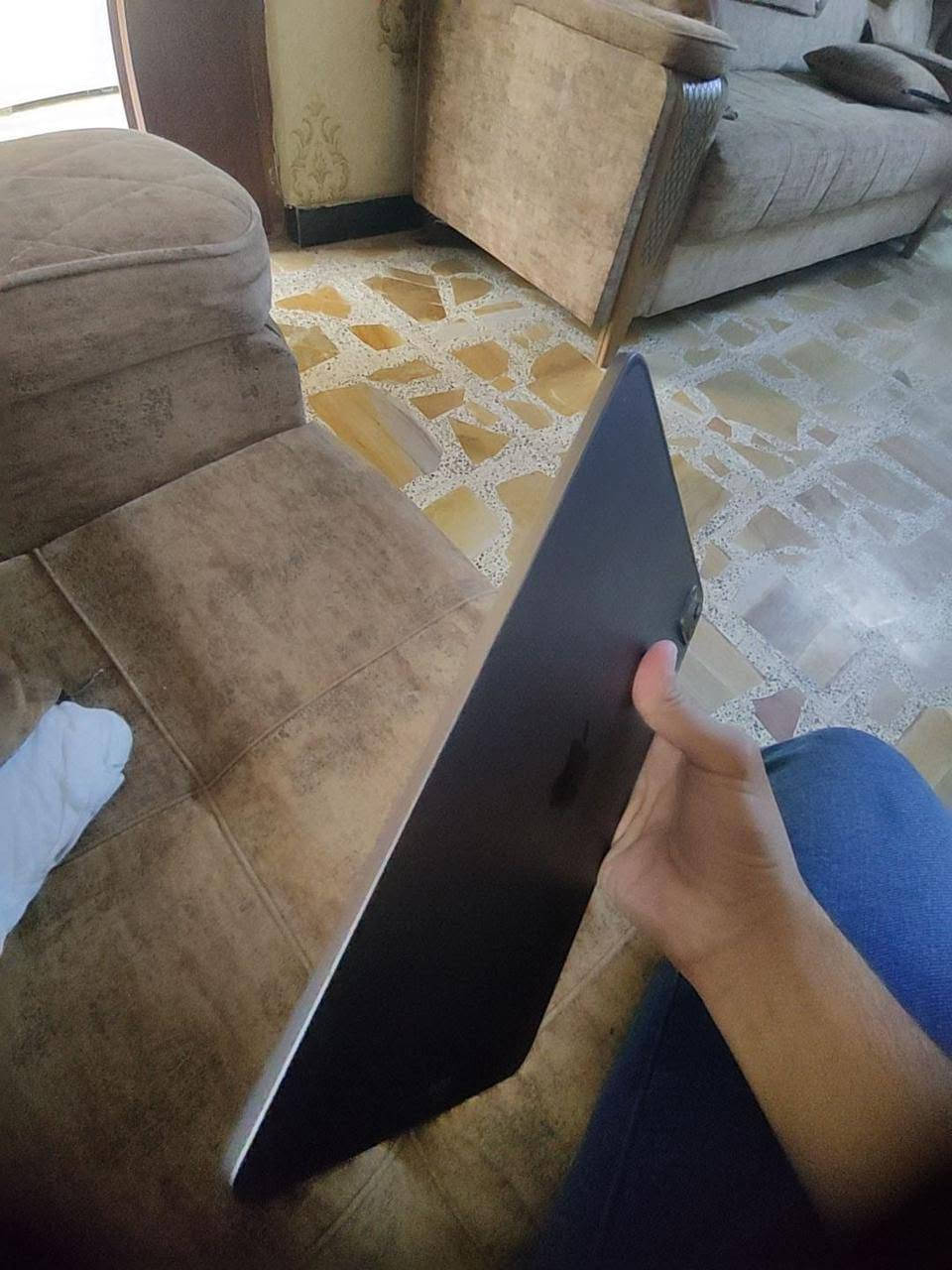 سلام علیکم من رخصت الادمن ایباد
m2 
ذاکره 256 بطاريه 90 غراضه کرتون +کیبل شحن مکفول من کلشي حته شخط سعر 675 بيه مجال للشراي بسيط تواصل وتساب فقط أو 
اتصال ***********
