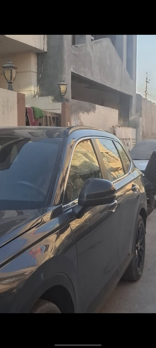 سلام عليكم
  هونداي سي أر بي  هايبرد فول موصفات
السياره جديده بل كارتون بي قطع صبغ لي جماليه 
السعر 195 قابل لي اتفاوض لي تواصل 
***********
