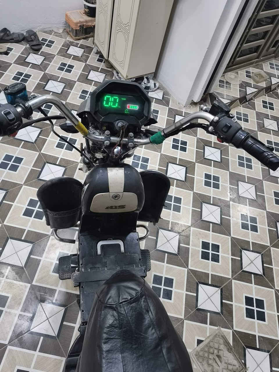 للبيع موطور هارلي بطاريات 🏍️
الموطور نظيف وحلو مثل ما مبين بالصور، يقرن 9 ونص، الشاشة ما تقره، والبطاريات بيهن نفخة بس نظيفات.
الموطور موجود بالفلوجة.
السعر: [300]وبي مجال لطيبين 
رقم واتساب ***********
