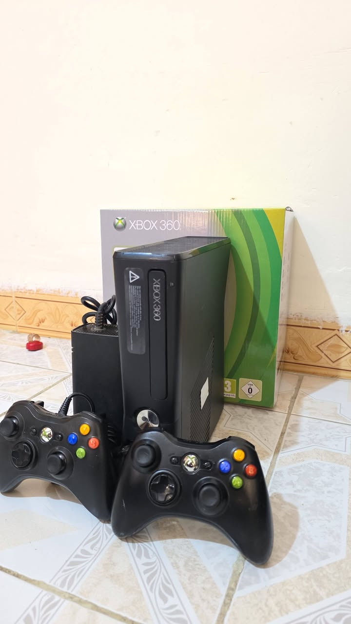 اكس بوكس 360 حيل حيل نظيف يحتوي على 114لعبة قويه ويحتوي على 2جوستك وكارتون وغراضه كله بلادي شرط الفحص السعر 125وبي مجال للطيبين توصيل جميع المحافظات متوفر ***********
