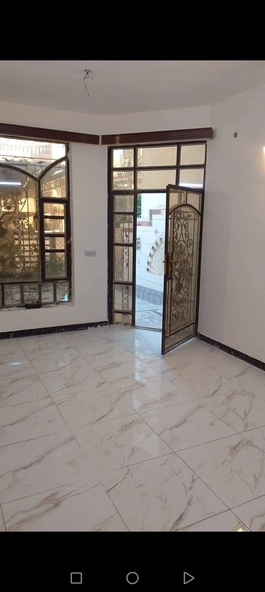 منزل للبيع /١٥٠م/واجهة /٦/يتكون من ٣غرف نوم /+صالة /+مطبخ +خدمات +كراج /الدار نظيف موقع ممتاز /الرفاق الثانية خلف مجمع السلام وقرب شهداء البياع /شارع /١٥متر /الاستفسار على هذا الرقم /***********
