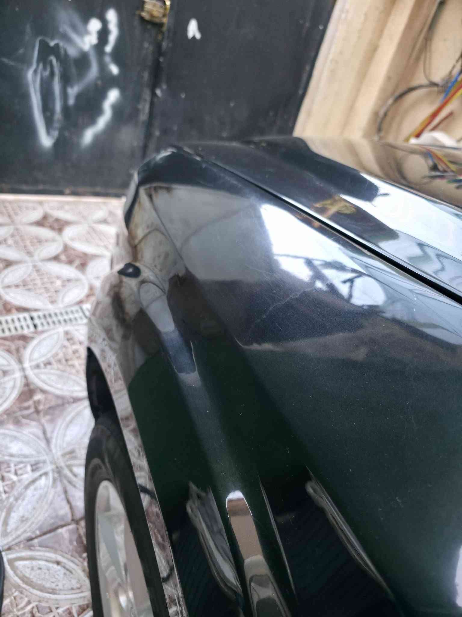 ماشيه 240 الف كيلو متر حقيقي وقابل للزياده 
رقم سليمانيه حره باسم اخويه 
بيها حادث فقط بلجاملغ جهة السايق موضح بلصور مبين اللون 
مكينه 3600 قطعة وحده تبريد والسياره محوره غاز صارلها سنه واي مشاكل مبيها مكينه صافيه كزاز
 للتواصل *********** 
مكاني بابل
السعر ١١٥ وقابل للتفاوض
