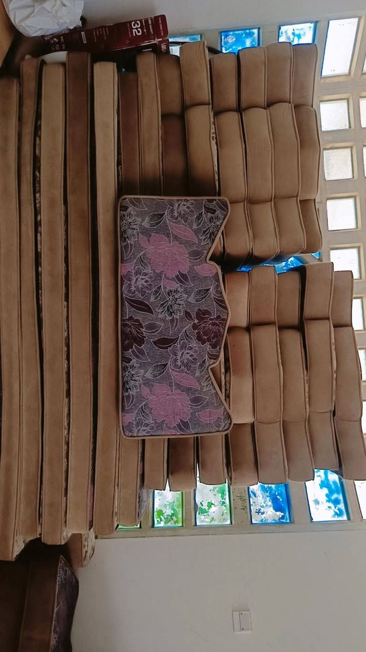 جلسة وجهين كل وجه لون حجم دبل ونظيفه
السعر 400 وبيها مجال 

جلسة كلش مرتبة وبعدها جديدة

***********

العنوان حي اور
