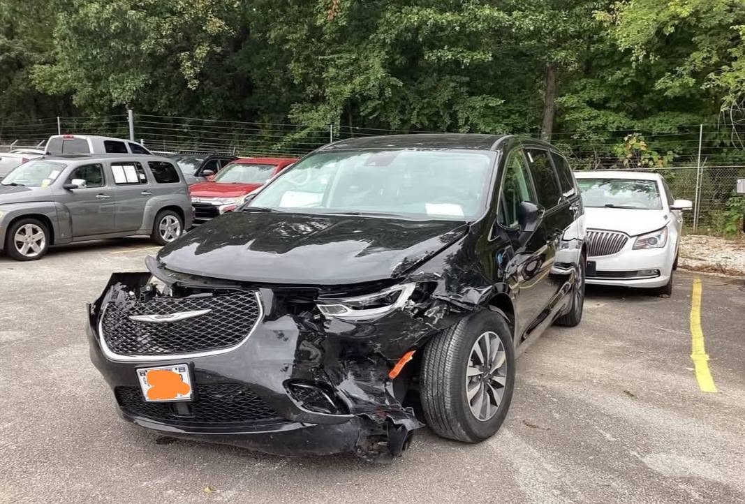 للبيع 
كرايسلر باسفيكا CHRYSLER PACIFICA ✅

موديل 2023 هايبرد ماشيه 32

رقم بغداد انكليزي بأسمي

حادث حافه الجاملغ والبنيد ورصعه بالشاصي 

#مواصفات تورنك L فول تجي عدا الفتحة :

1- بصمة تشغيل وابواب بصمة 5

2- هاند بريك بصمة كهربائي

3- محرك 6 سلندر 3600 

4- هيترات بالكشنات

5- رادر امامي وجانبي 

6- بيبان كهرباء ( تحكم ريمونت ) وبصمة أبواب 

7- صندوق كهرباء شفط بصمة 

8- رادار امامي خلفي بريك ذاتي توقف مانع تصادم

9- كشنات جلد VIP منفصل 7 راكب

10- مانع انزلاق 

 11- كشن خزن ميموري حركات 2

12- لايت لد الشكل الجديد 

13- تنبيه الخروج عن المسار 

14- تبريد مركزي ثلاثة قطع منفصل

15- تدفئه كراسي وستيرن تدفئة

16- تحكم استيرن فول 

17- اشاير بالمري وهيترات بالمري

18- تشغيل عن بعد 

19- كير ماوس 

20- مثبت سرعة 

21- منافذ USB و TiBC متعددة خلفية وامامية

22- حاكيات متعددة
23.تخم تاير جديد
24.تظليل شفاف امريكي ضمان 10 سنوات 
25. تراصف ذاتي 

سعر مناسب 🔥 195   (مئه وخمسه وتسعون ورقه) وبيه مجال بسيط 

مكاني بغداد

للاستفسار ***********
