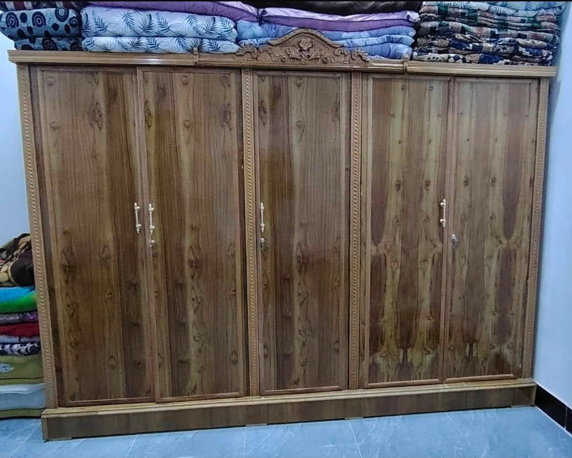 السلام عليكم الاغراض البيع جدد نفضياتا العنوان ميسان الرقم***********
