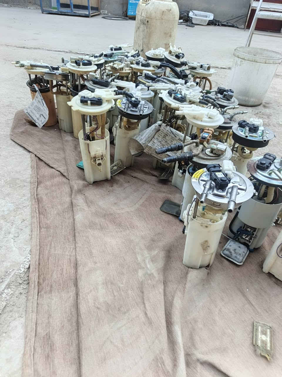 من رخصت مدير الاكروب والأعضاء المحترمين 
وصل عبوات فيت بم أمريكي تفصيخ  ( من موديل 2000 الى 2020 ) جمسي شوفرليت يوكن سفانا امباله ابلندر  ( بأسعار 
مناسبه)  جملة فقط جملة  فقط مكاني بابل   ***********
