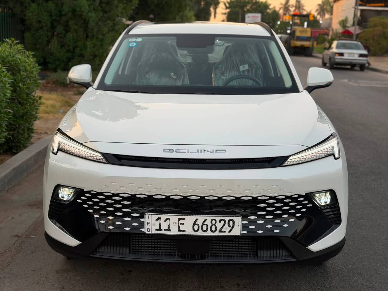 السلام عليكم
‏للبيع سيارة BAIC X55 
موديل 2025، 
السياره زيرووو ضمان شركه الصادق
سيارة تجمع بين القوة اليابانية والتكنولوجيا الحديثة
‏ : محرك 1500 Turbo، مع منظومة كير ومحرك (ميتسوبيشي ياباني) لأداء عالي واعتمادية.
‏ شاشات منفصله 
‏نضام تبريد لمس 
‏حساسات خلفيه اماميه
‏كراسي كهرباء +(تدفئه كراسي )
‏بانوراما
‏ثلاجه  
‏كامرات
‏تشغيل عن بعد 
‏نضام ركن تلقائي
‏تحكم اوامر صوتيه  بلنوافذ والتبريد والموسيقى 
‏وهواي مواصفاته 
‏ أنظمة القيادة: مزودة بـ 4 أنظمة قيادة مختلفة تناسب جميع الطرق.
‏ الضمان: السيارة تحت ضمان الشركة لمدة 6 سنوات (راحة بال كاملة).
السعر 27 مليون 250 الف دينار عراقي
 وبيها مجال إن شاء الله 
‏ مكاني بغداد _ الاعظمية
***********
