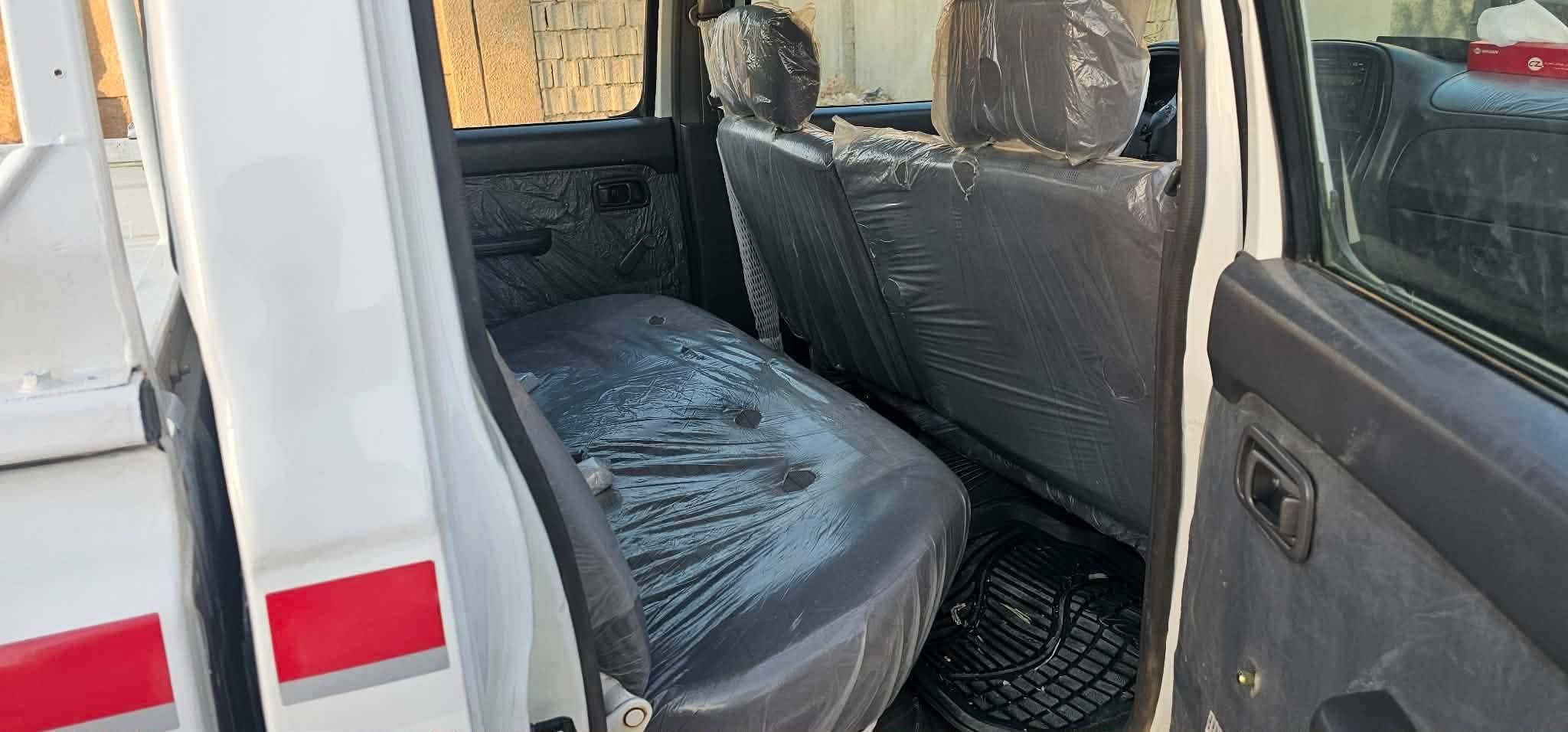 نیسان 2002 
سەنەوی بەسەر چووە 
بە شەرتی گێڕ و ماکینە چرکەی تیا نیە 
تەقەو ڕەقە هەموو گیانی بە شەرت
زۆر زۆر تازە و جوان ماوەتەوە 
دەعم و لێدراوی نییە بۆیاخی نییە بەس یەک تۆز ساردی هەیە حسابی پارچەیەک بۆیاخی بۆ بکە 
ویلی و تایەی بێ عەیبە 
نرخ : 85 گەڵاو معامەلەیەکی کەم
***********
*********** دار بنديهكان, السليمانية
