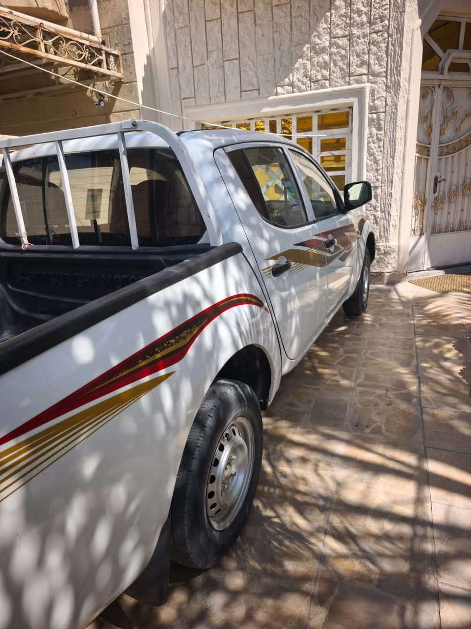 متسوبيشي بحالة جيدة جدا نظافة كاملة وبدون نقص تبريد ثلج صدر مع طخم تاير جديد محرك گير اكسل ممتاز لايوجد اي نقص او عطل رقم بصرة دولي بأسمي تحويل بنفس اليوم 2007 البصرة معروضة بشدة (100)***********
