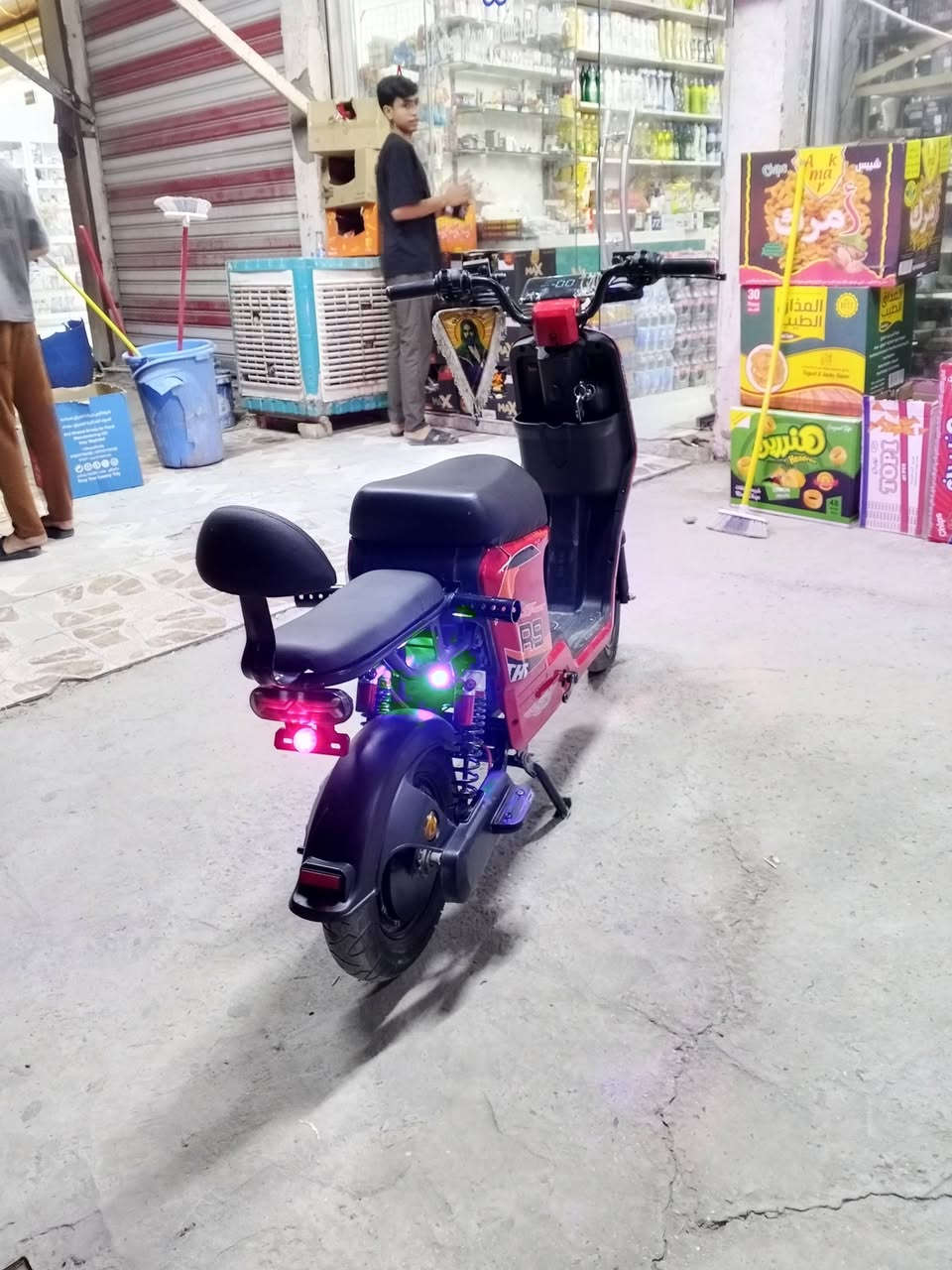 دراجه شحن للبيع 
نوع R9 
فول مواصفات بطاريات جدد شرط الفحص 
عدد البطاريات 5 
عدد السرع 4
مثبت سرعه 
لايت عالي وناصي 
كهربائيات كلها شغاله 
تشغيل دبل كارت وسويج 
بريكات هايدروليك 
مكان بابل الإسكندرية 
سعر 450 وبيها مجال 
للتواصل على الرقم 
***********
