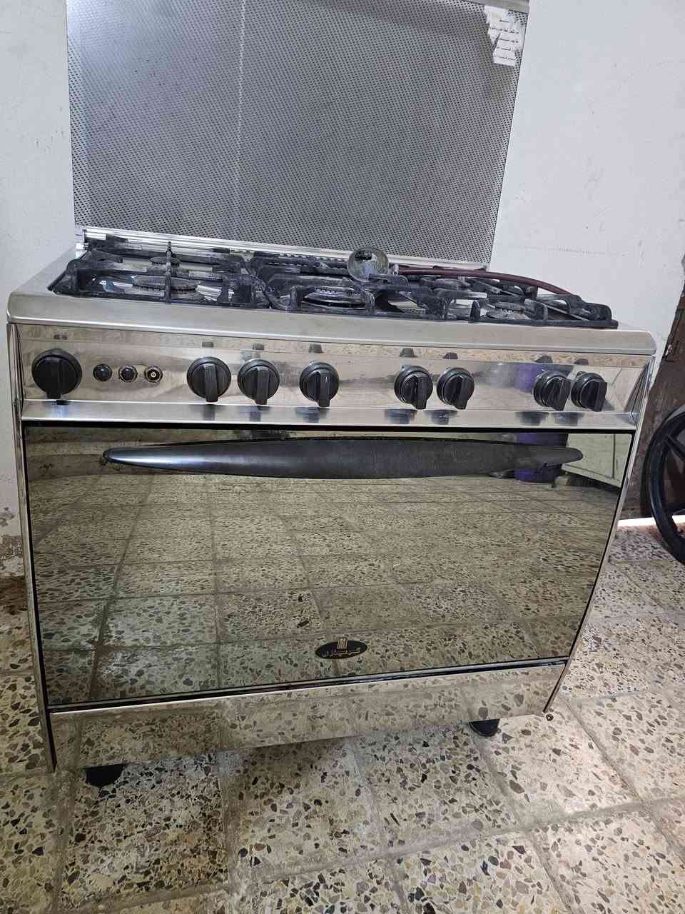طباخ كريازي شرط نار زركه استخدام قليل سعر٢٤٠ وبي مجال اتصل وتدلل ***********
