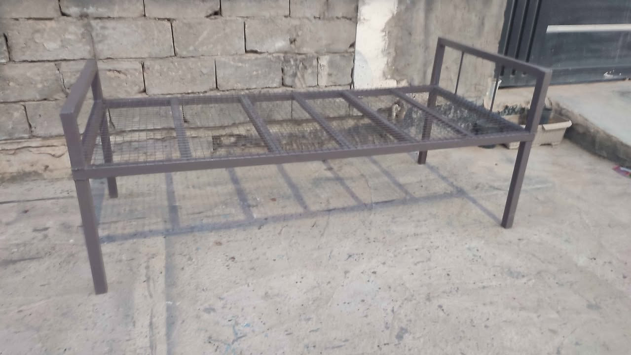 سرير نوم نفر واحد جديد للبيع السعر 65 الف مكاني الرمادي *********** الرمادي, الأنبار

