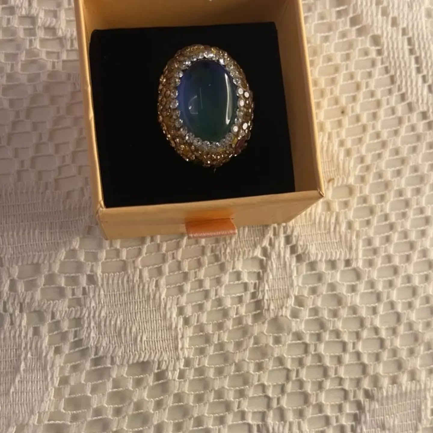👑 إحساس السلطانات... في القرن الحادي والعشرين. 💙

مو مجرد خاتم... هو تفصيله صغير تصنع حضور مختلف ويضيف لإطلالتك لمسة من الفخامة تلفت الأنظار من أول نظرة ✨

اختاري التصميم الأقرب لذوقك والاحب لقلبك 🤍

💍 القياس: فري سايز
💸 السعر: 7,000 د.ع فقط 🔥
🚚 التوصيل متوفر إلى جميع محافظات العراق.

✨ الكمية محدودة... احجزي قطعتك الآن قبل نفادها، وتميزي بإطلالة لا تُنسى.

Fayma Store 🤍
