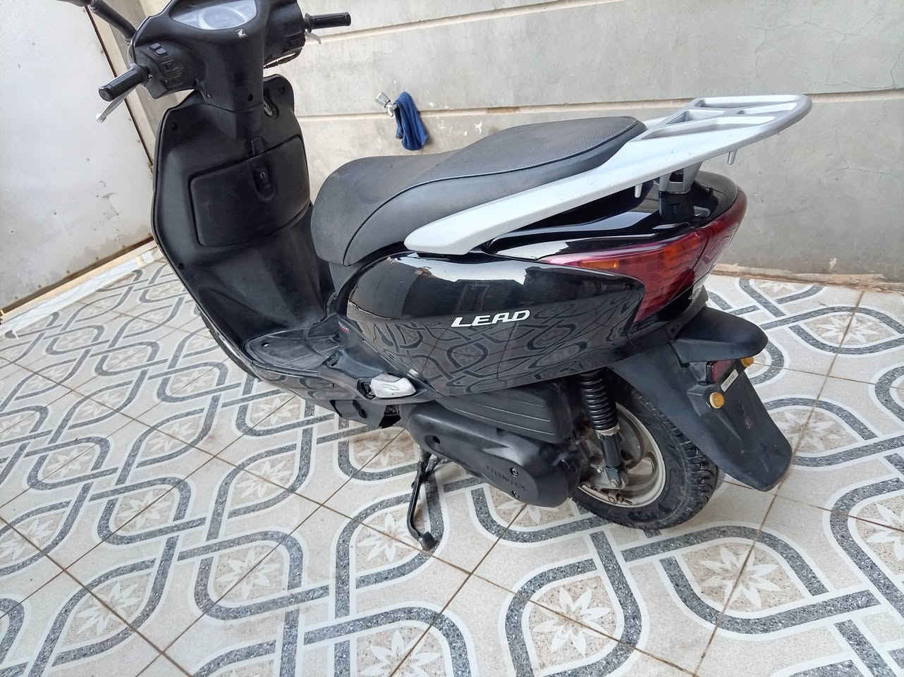 للبيع فقط بدون مراوس
ليدي حديث كما موضح بالصور
مفتوح مبدل بي بستم وولفات ولاستيك ولف 
الدراجه كلش حلوه 
السعر 830 وبيها مجال 
اتصل وادلل ***********
