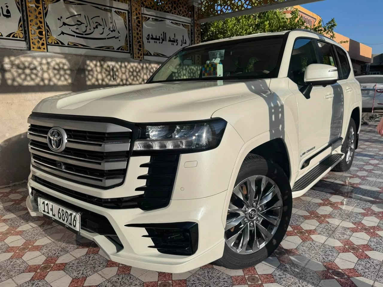 لاندكروز للبيع 2024 ماشي ٢٣ الف GXR  لمتد فول مواصفات
السعر ٦٧٥ ورقه 
***********
